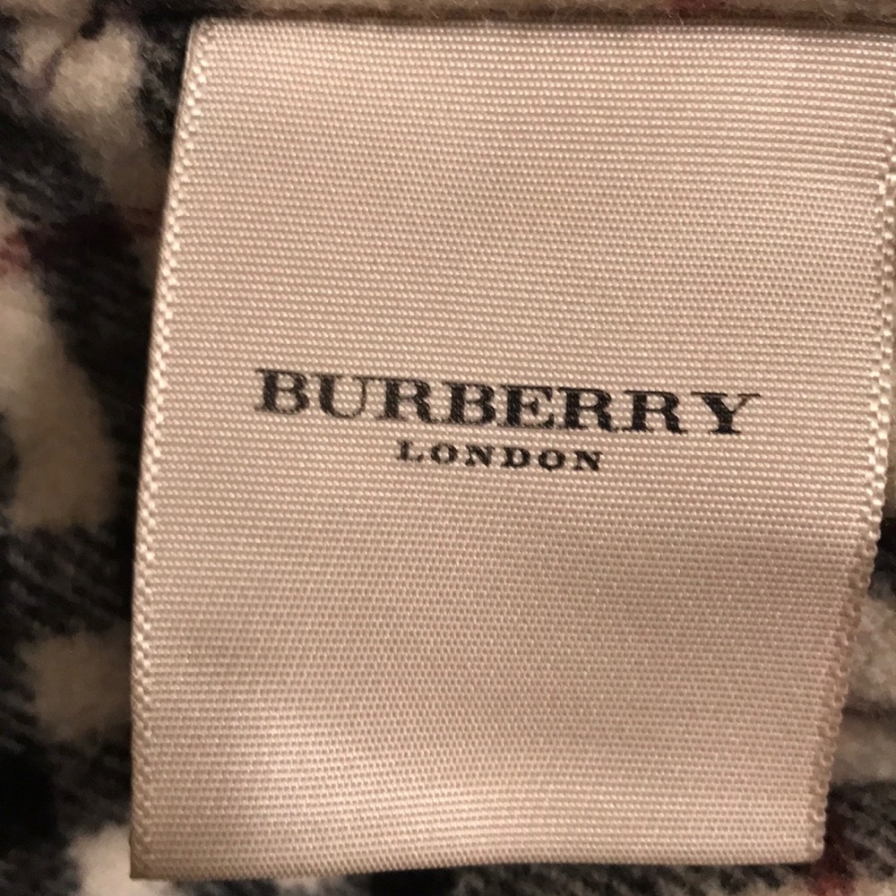 A Burberry women’s jacket - Picture 4 of 8